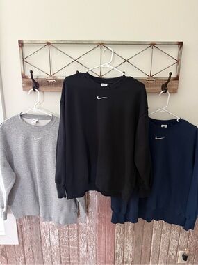 Nike Women’s Oversized Crewneck Sweatshirt Lot